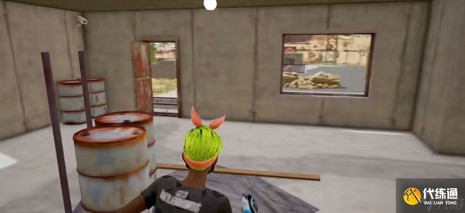 绝地求生如何快速跳楼梯